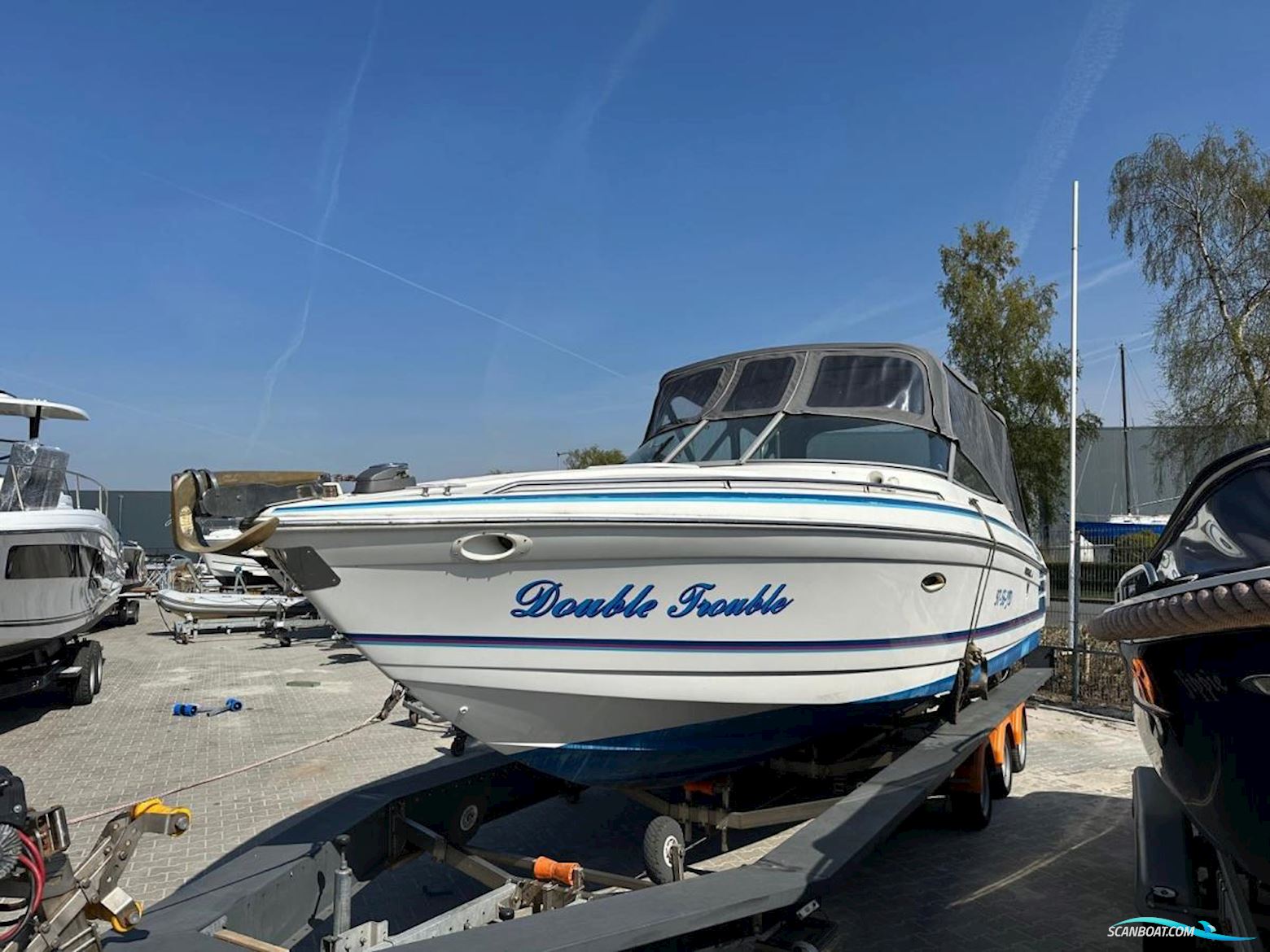 Formula F-280 SS Cuddy Cabin