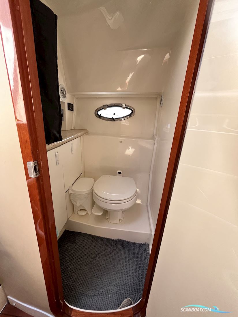 Fountain 38 Express cruiser