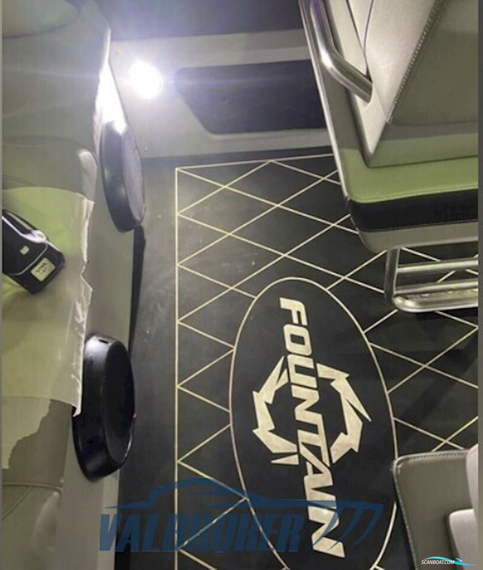 Fountain 38 LIGHTNING