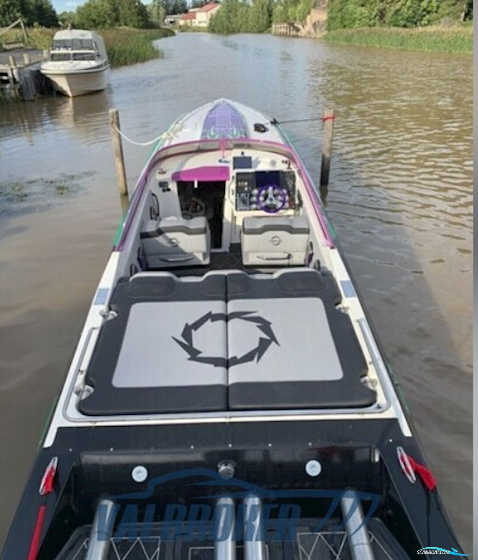 Fountain 38 LIGHTNING