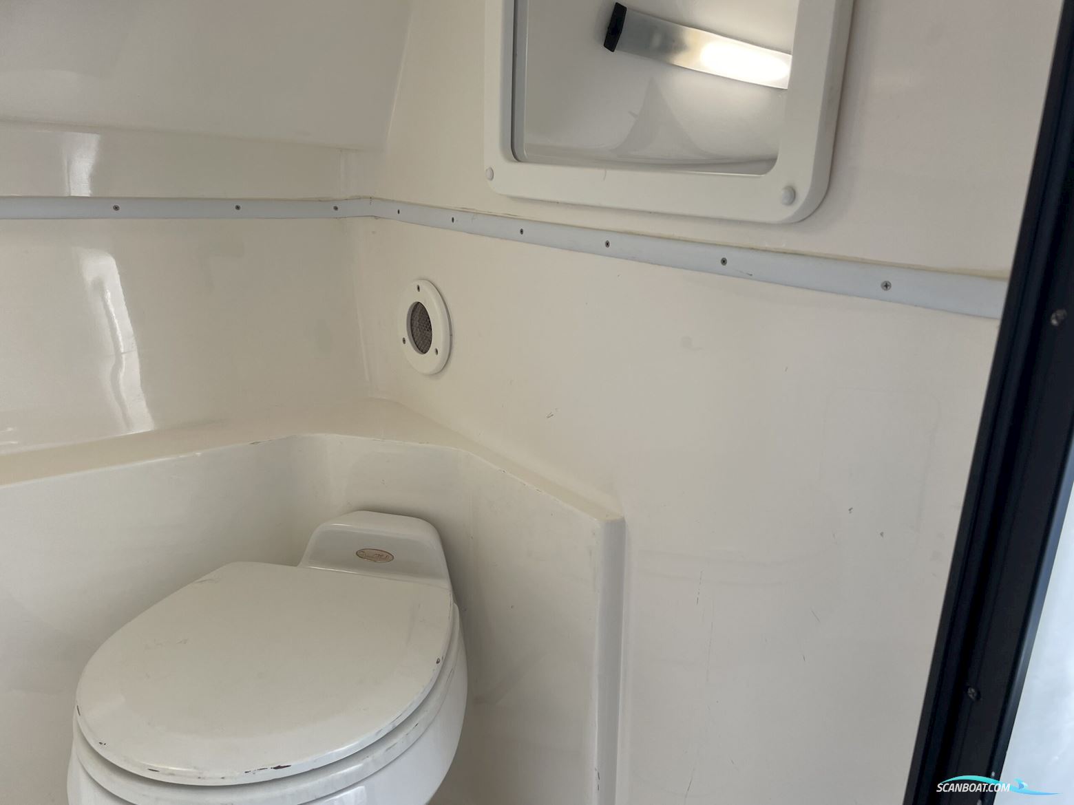 Fountain 47 Lightning