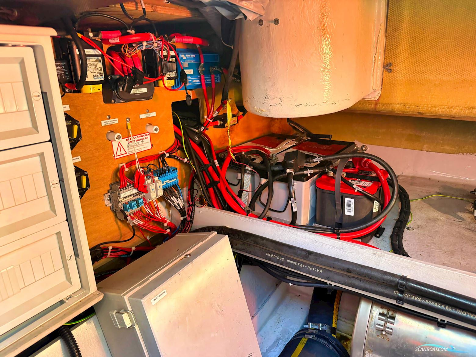 Fountaine Payot Motorcatamaran MY 37