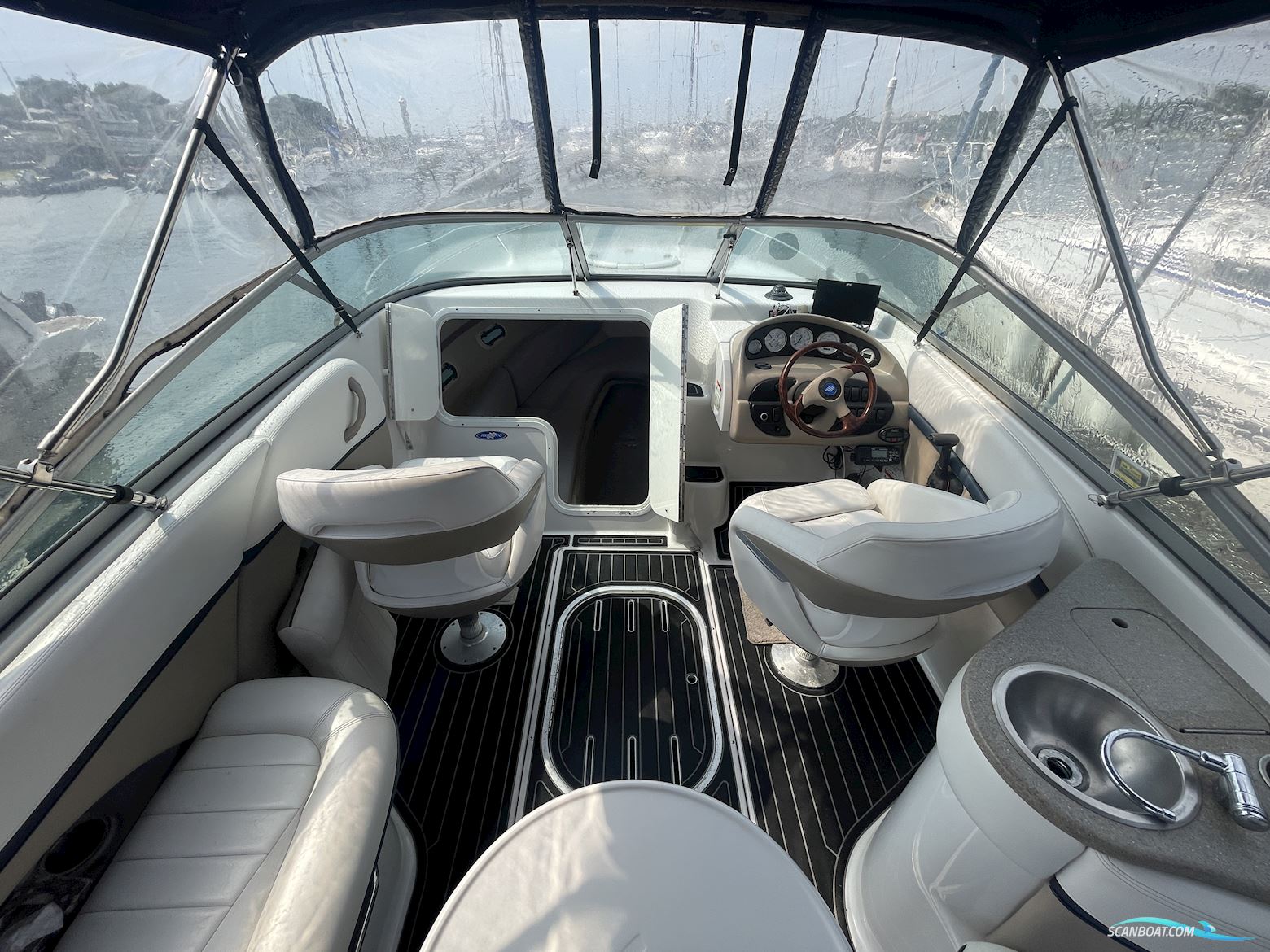 Four Winns 255 Sundowner