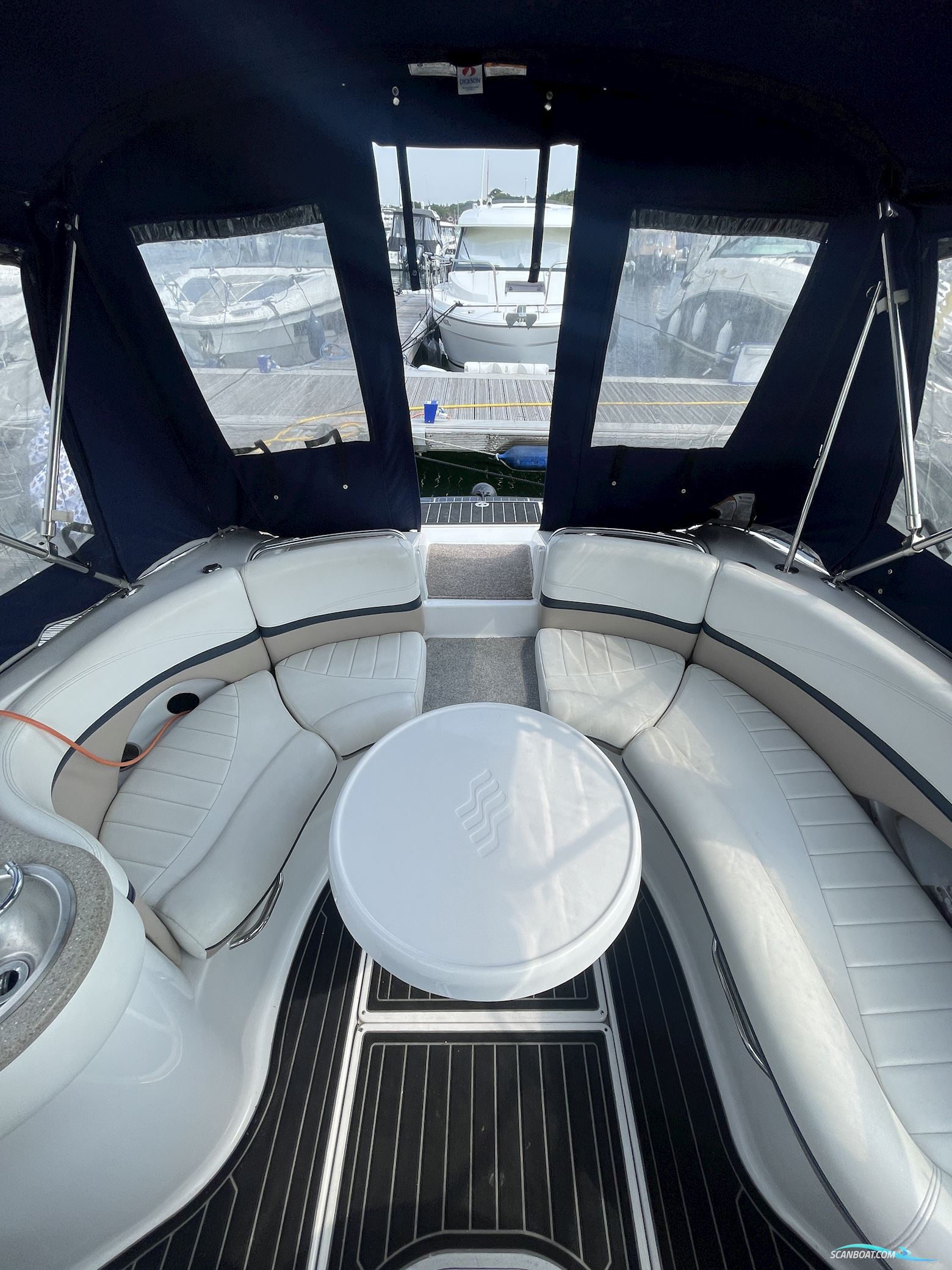 Four Winns 255 Sundowner