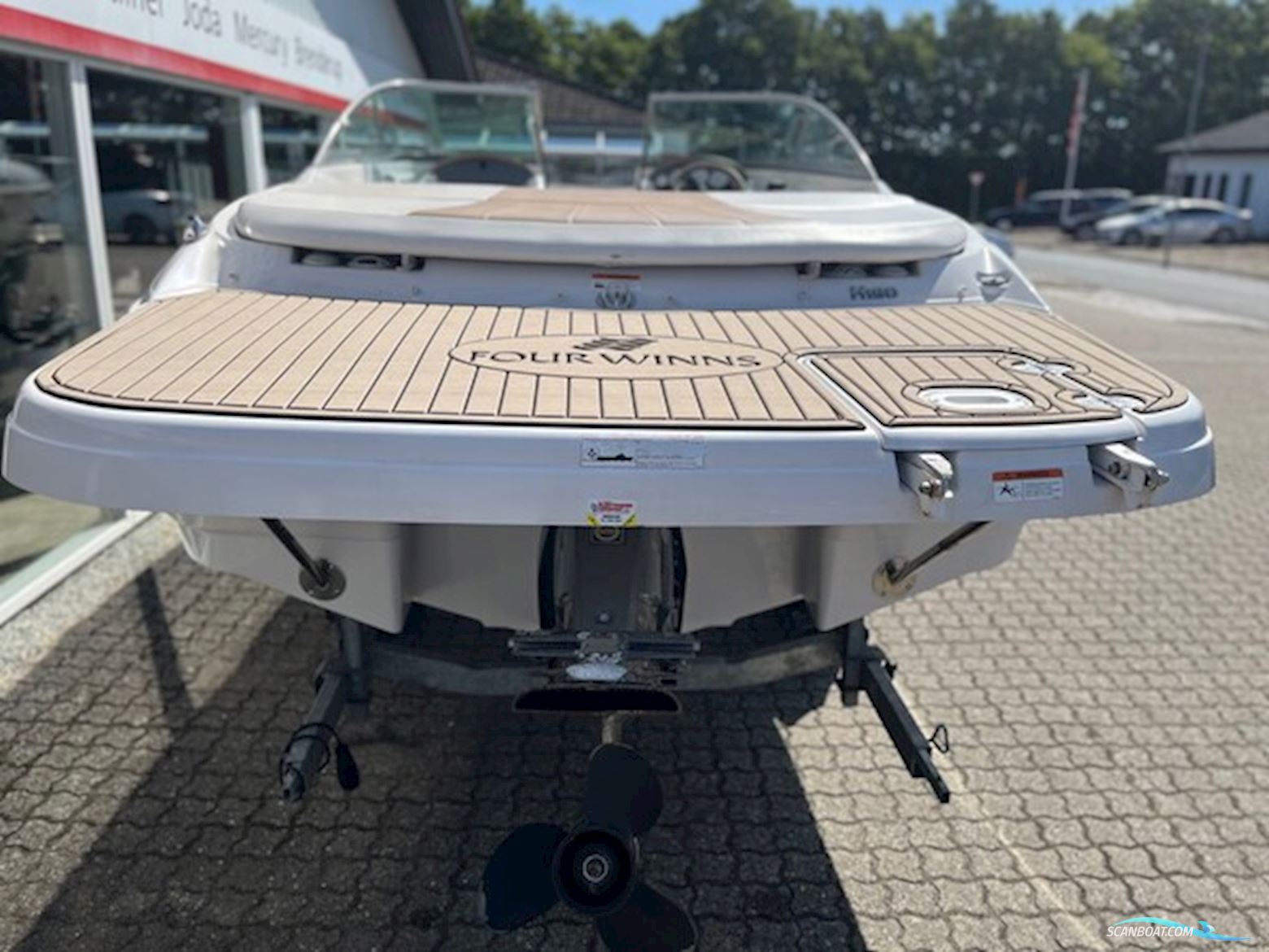 Four Winns H180 med 135 hk Volvo Penta 135 hk 3,0L 4 takt i/o og Brenderup bådtrailer - ENGROS SALG 