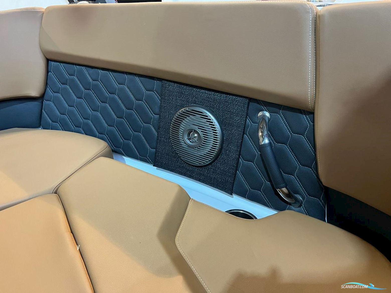 Four Winns H2 Bowrider New Demo