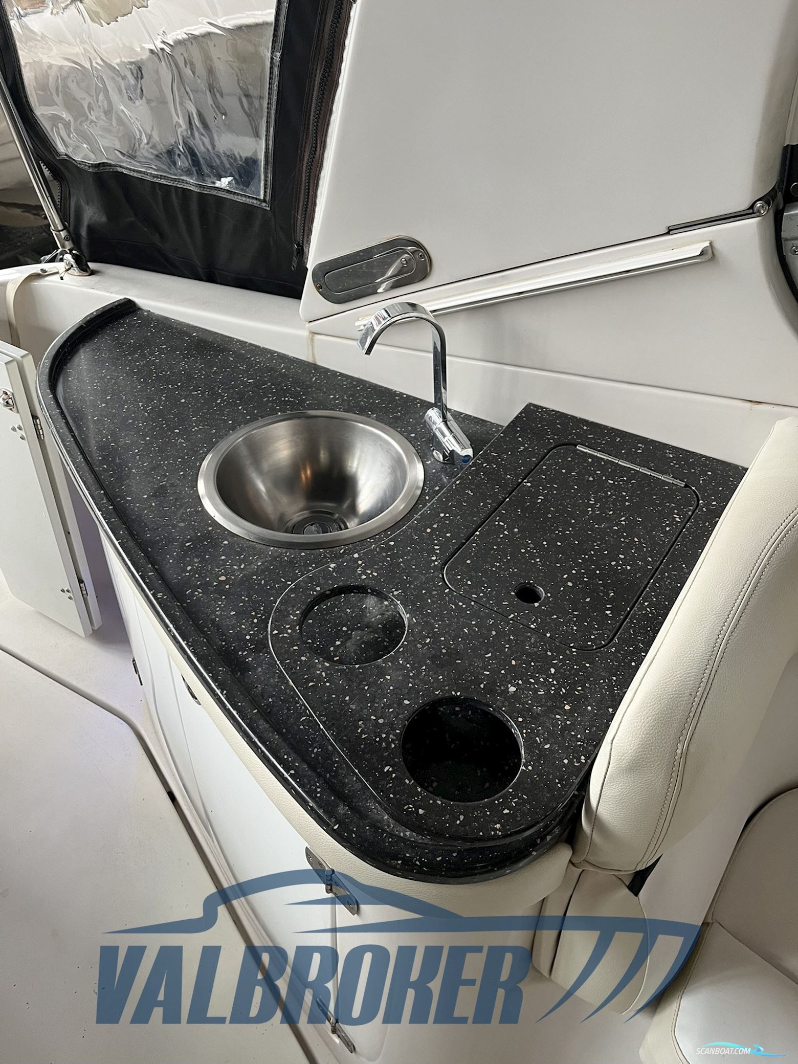 Four Winns Vista 288