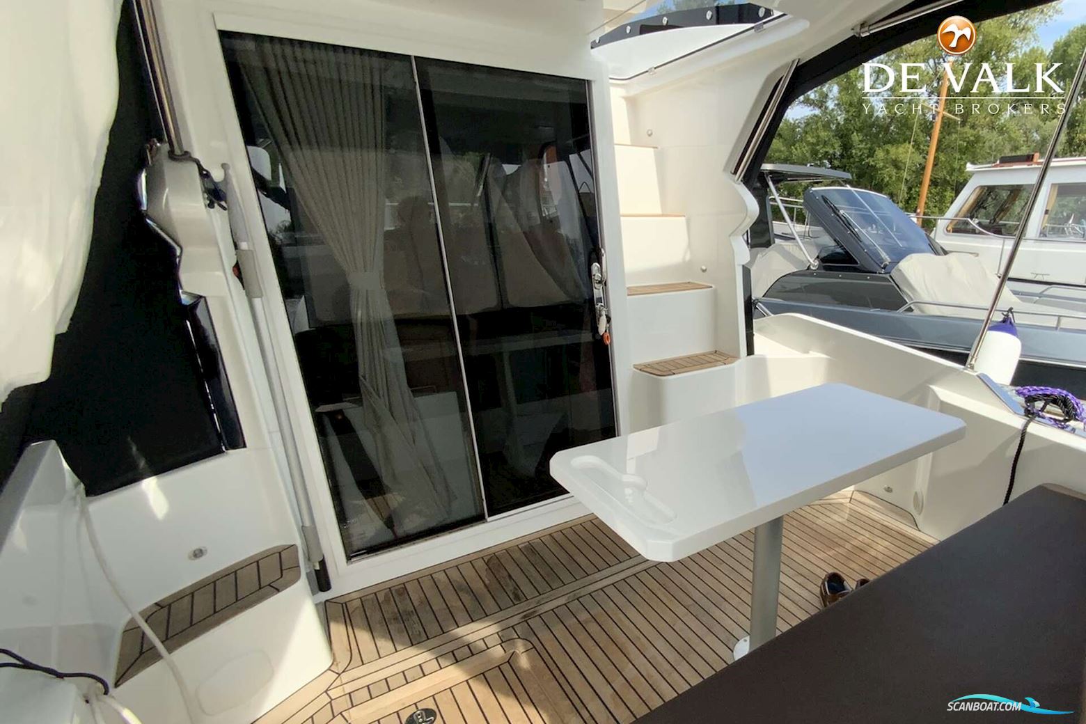 Galeon 300 Fly