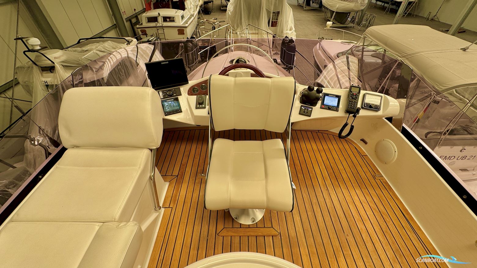 Galeon 330 Fly
