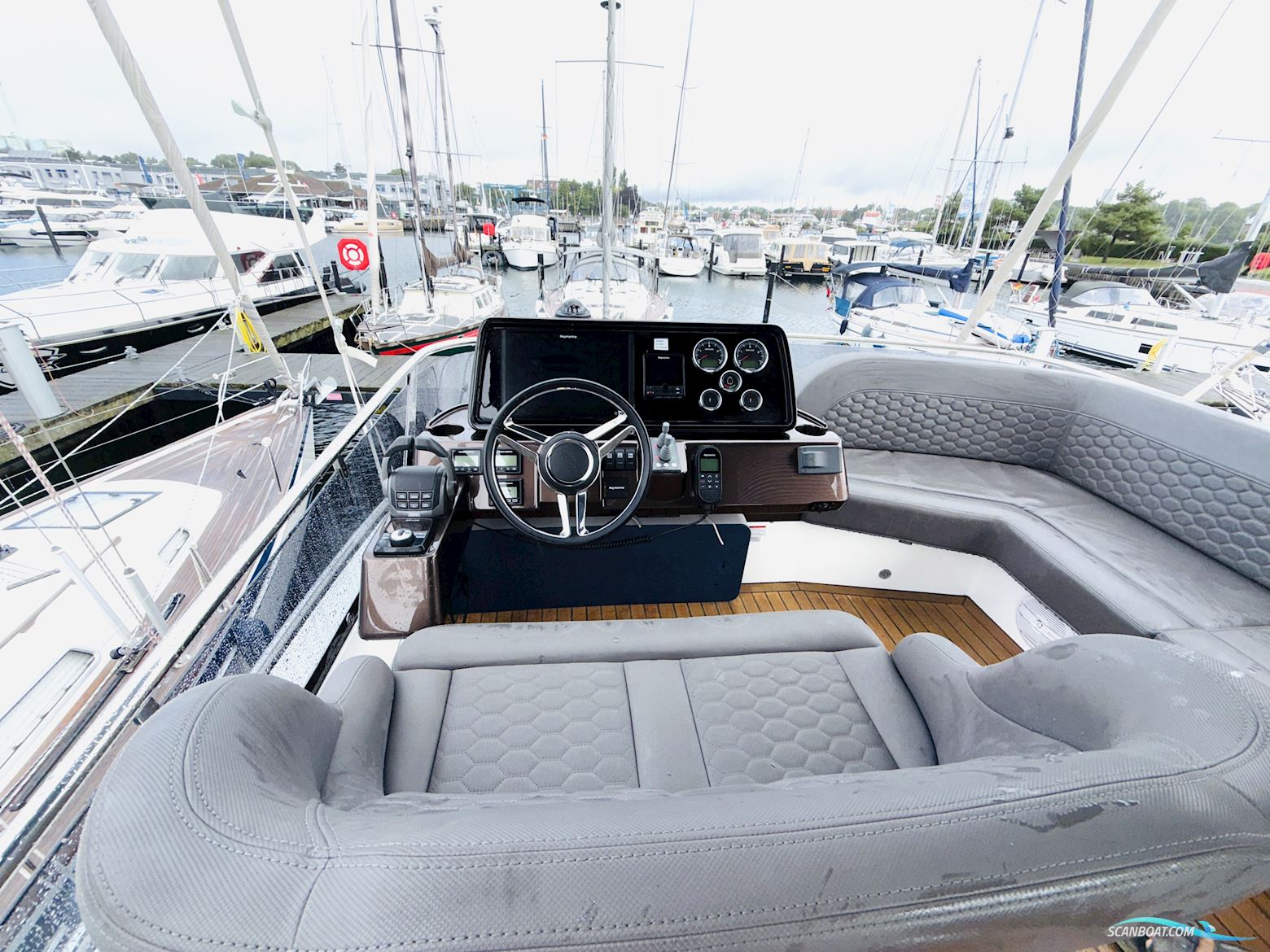 Galeon 400 Fly
