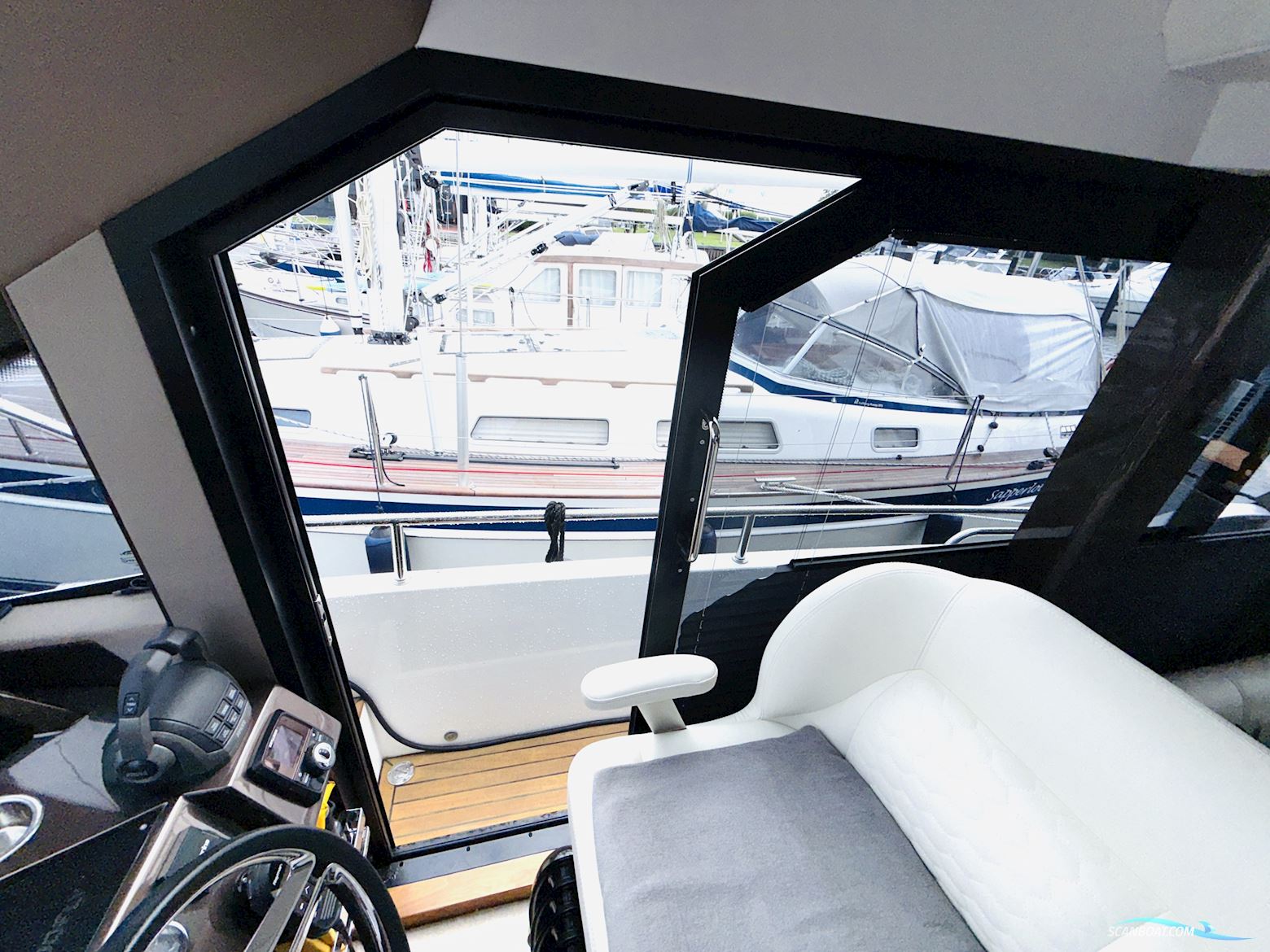Galeon 400 Fly