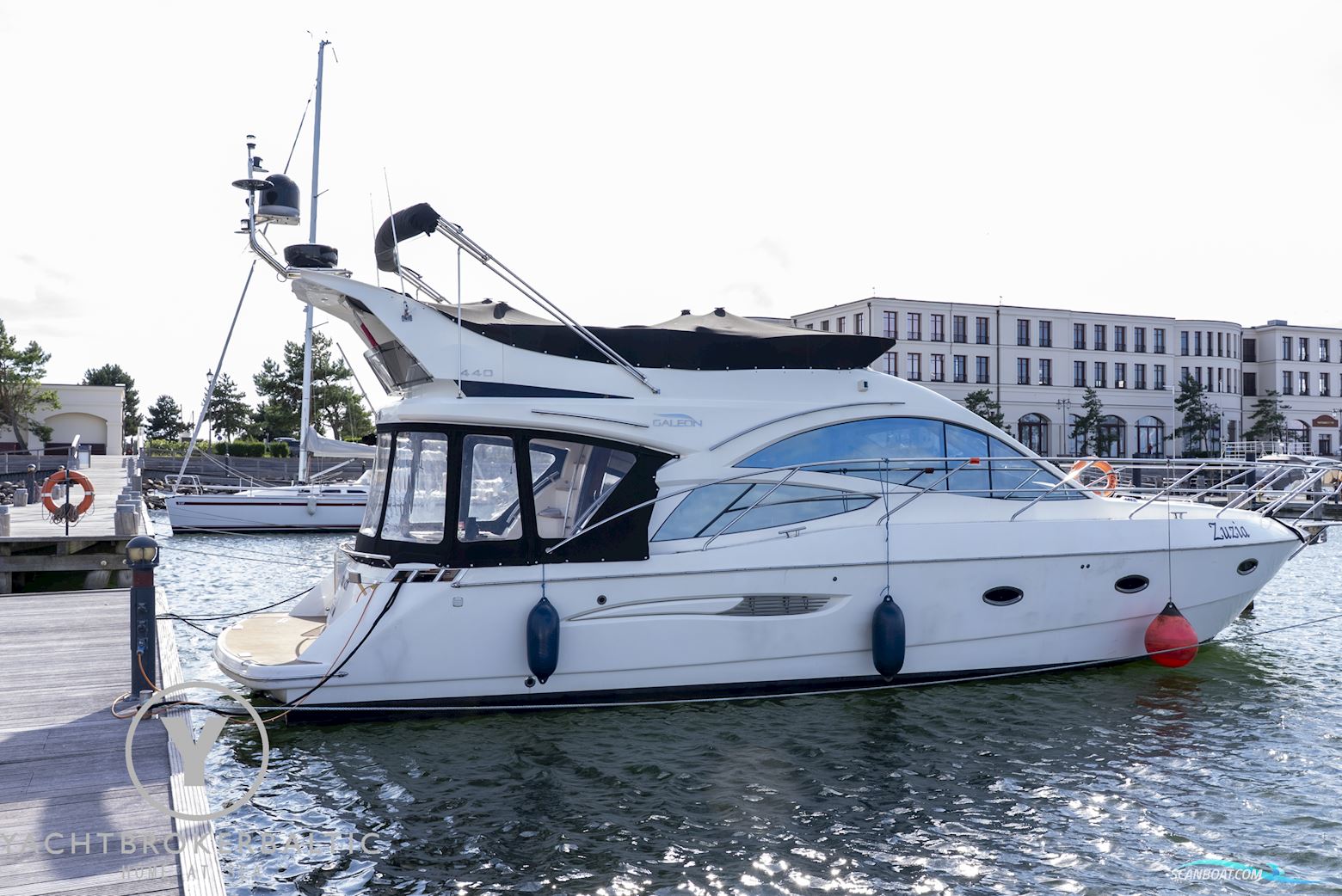 Galeon 440 fly