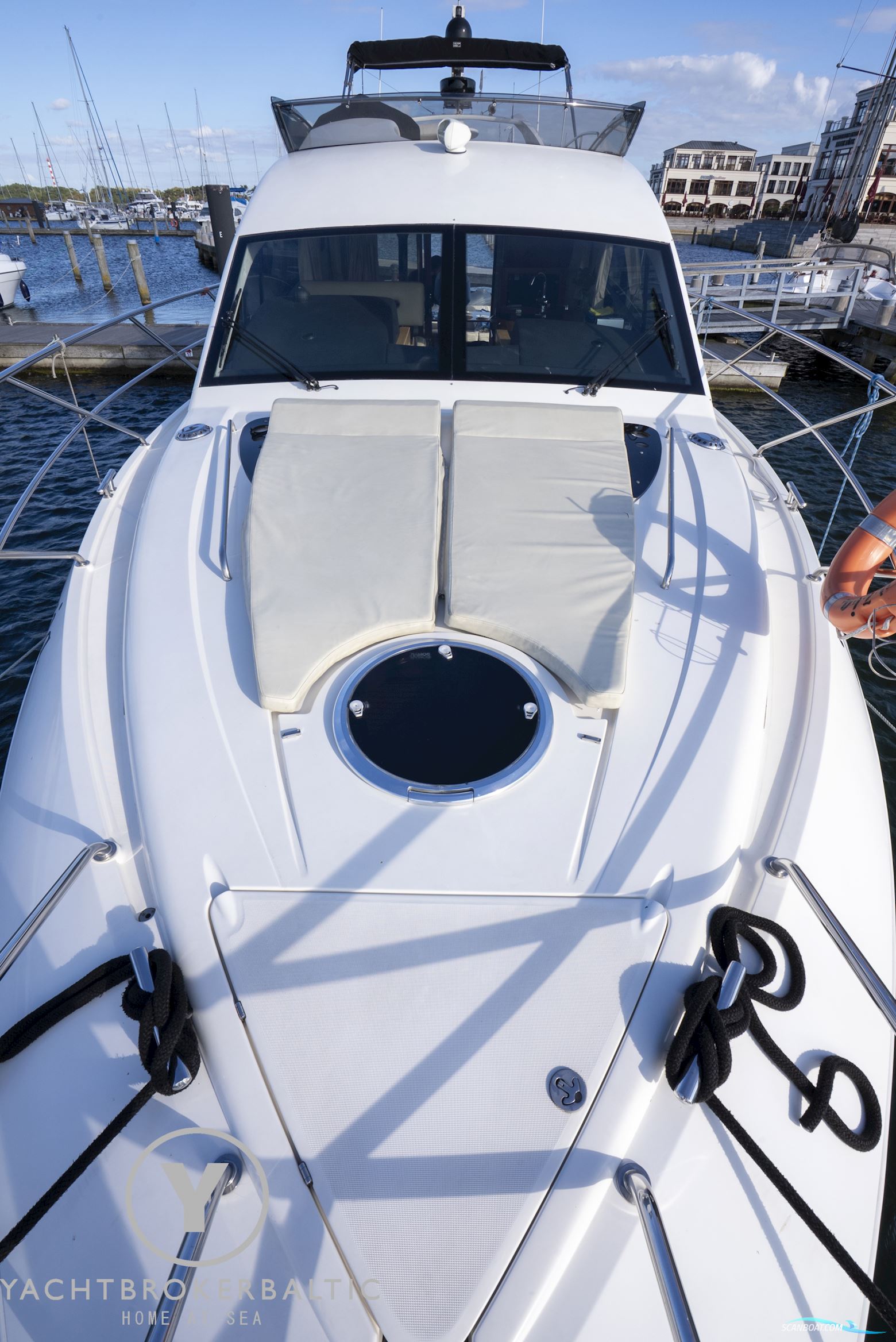 Galeon 440 fly