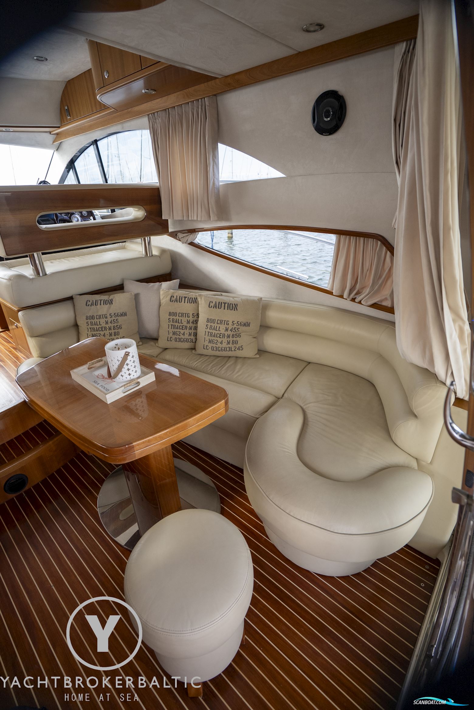 Galeon 440 fly