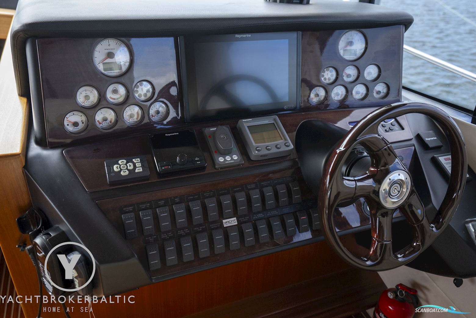 Galeon 440 fly