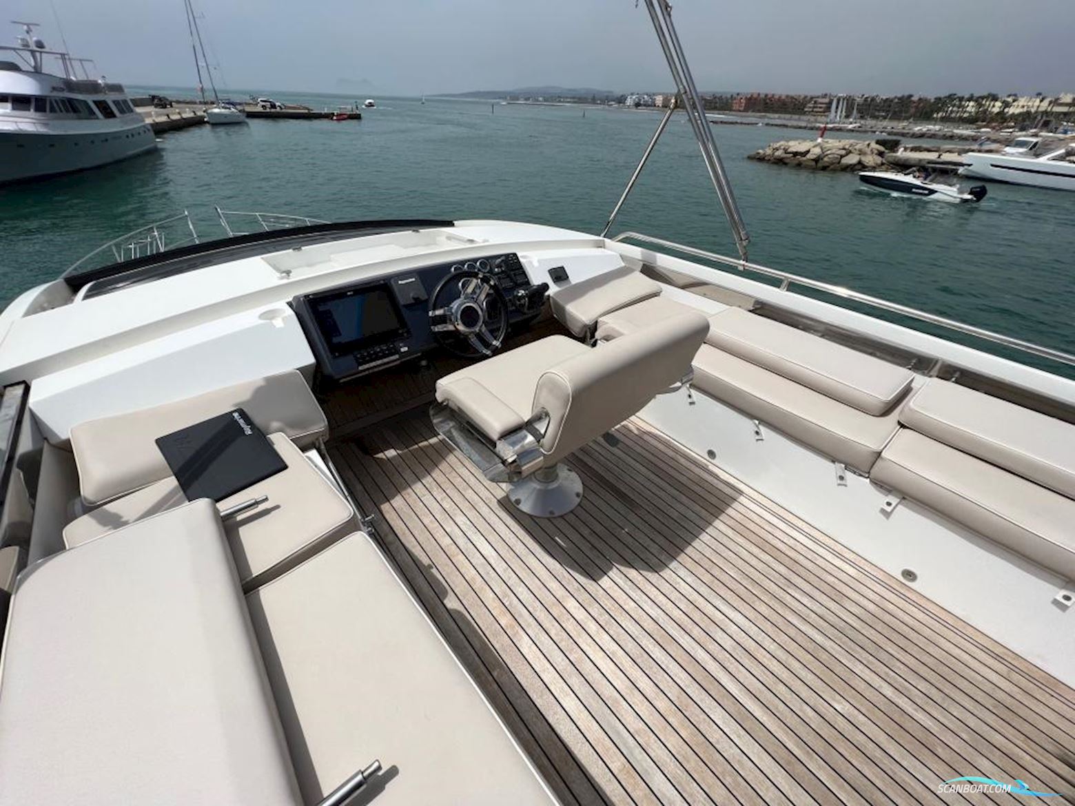 Galeon 510 Skydeck