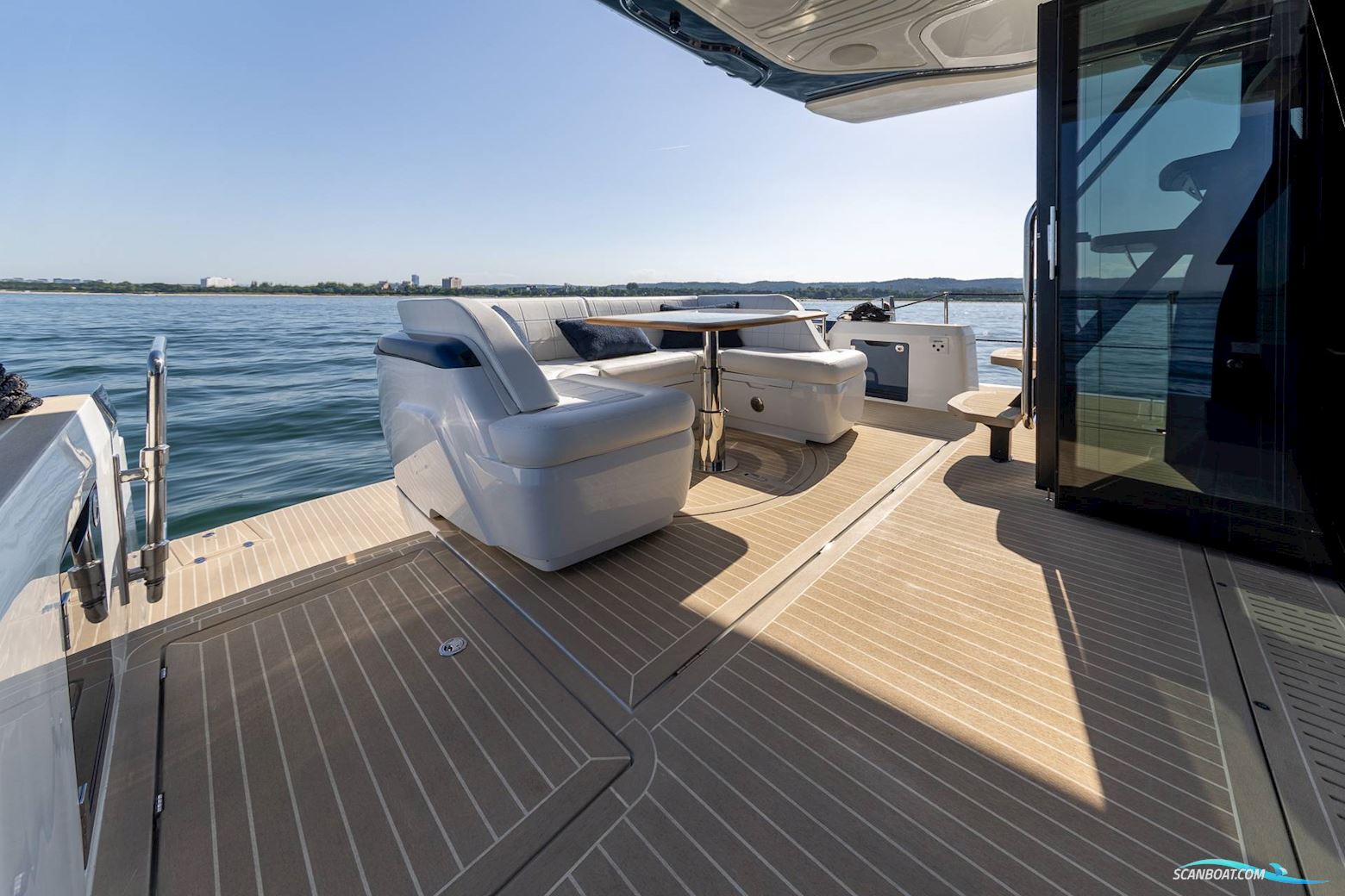 Galeon 570 Sky
