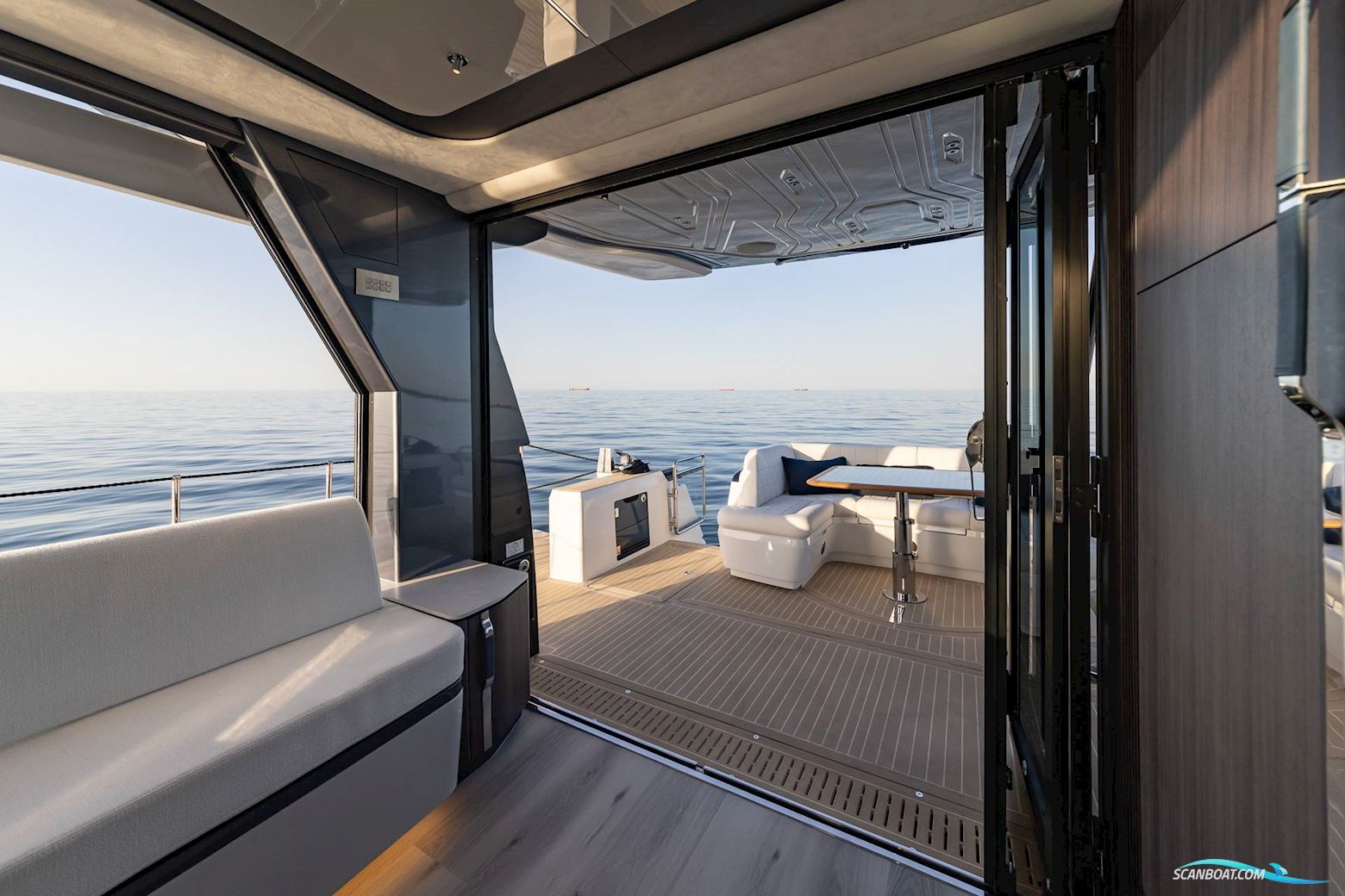 Galeon 570 Sky