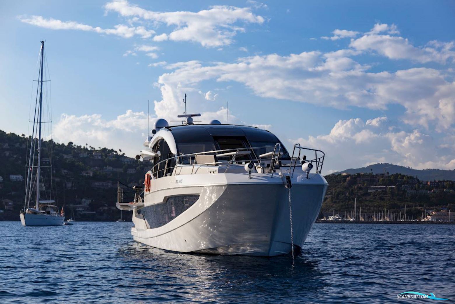 Galeon 650 Skydeck