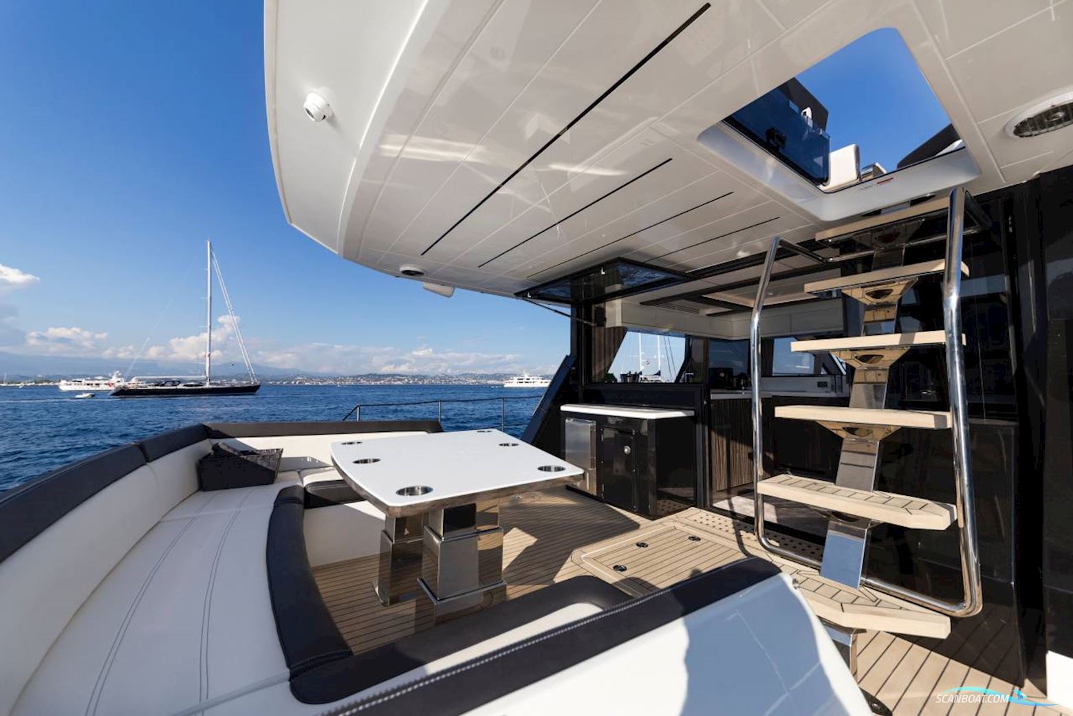 Galeon 650 Skydeck