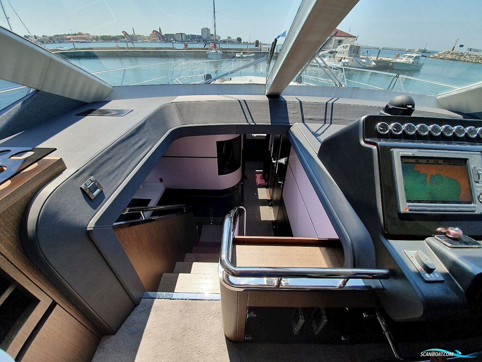 Galeon 700