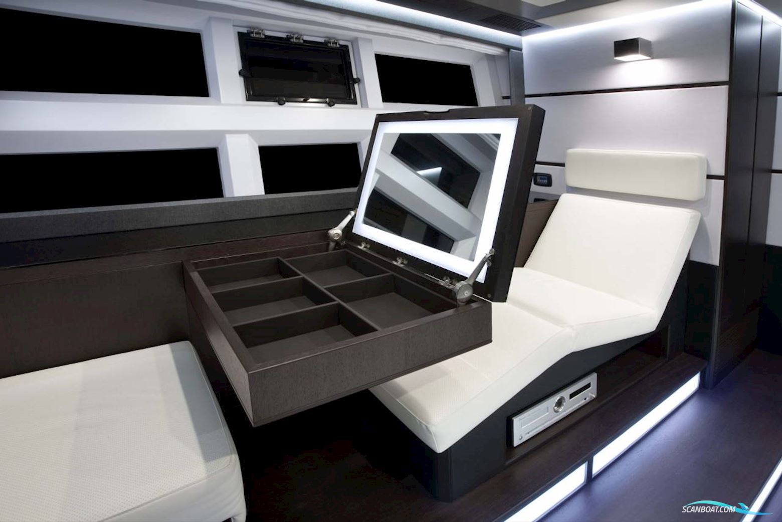 Galeon 700 SKY