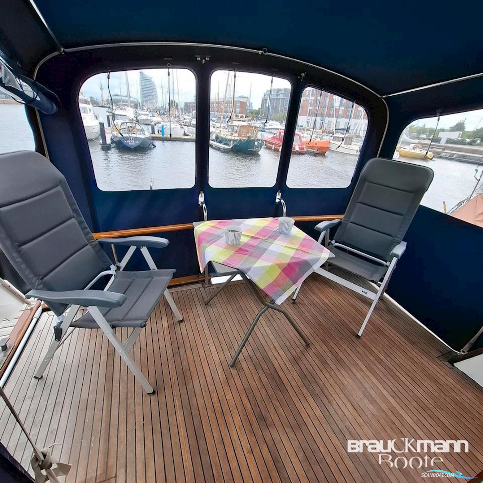 Gladstone Lyall & Co Aquila Queen 35