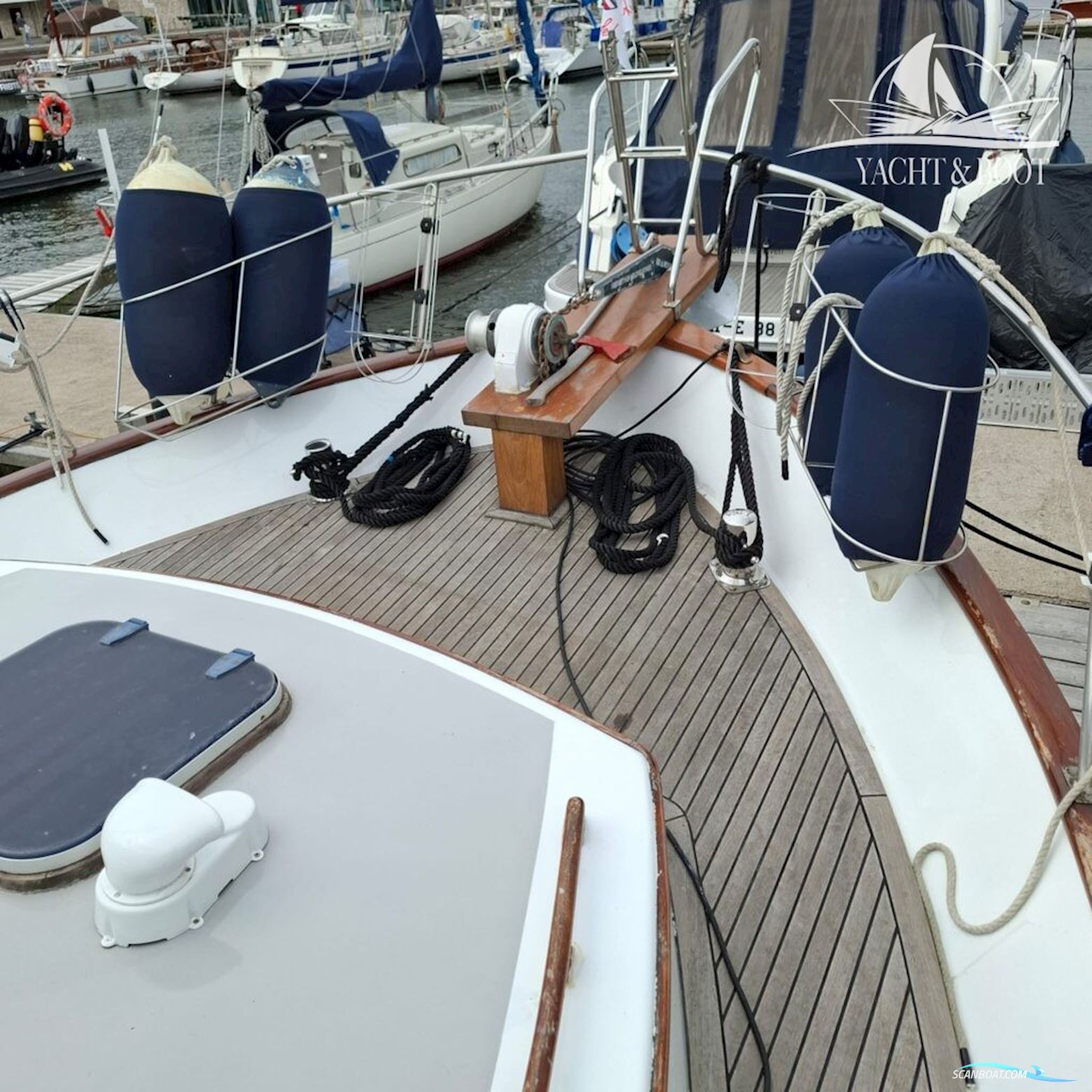 Gladstone Lyall & Co Aquila Queen Trawler 35