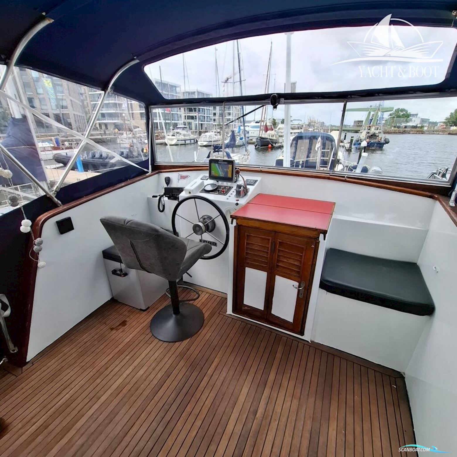 Gladstone Lyall & Co Aquila Queen Trawler 35