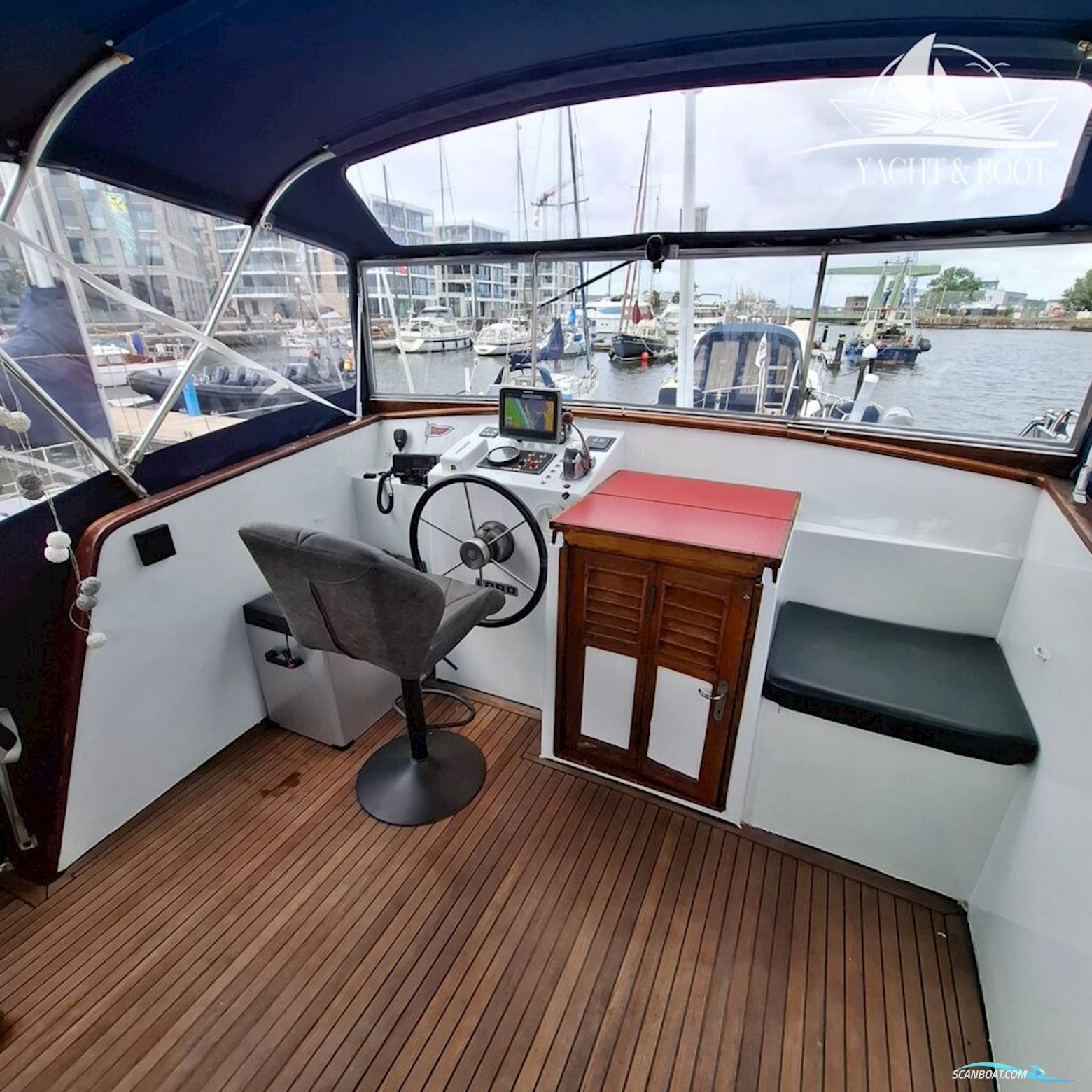 Gladstone Lyall & Co Aquila Queen Trawler 35