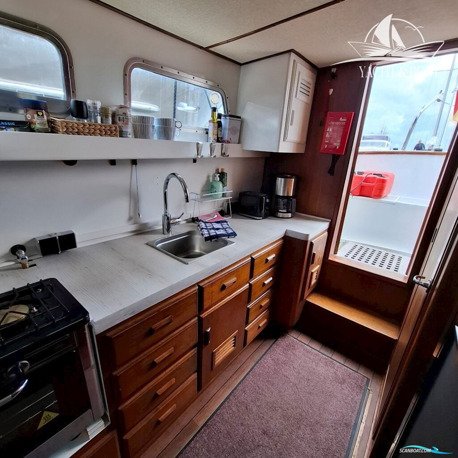 Gladstone Lyall & Co Aquila Queen Trawler 35