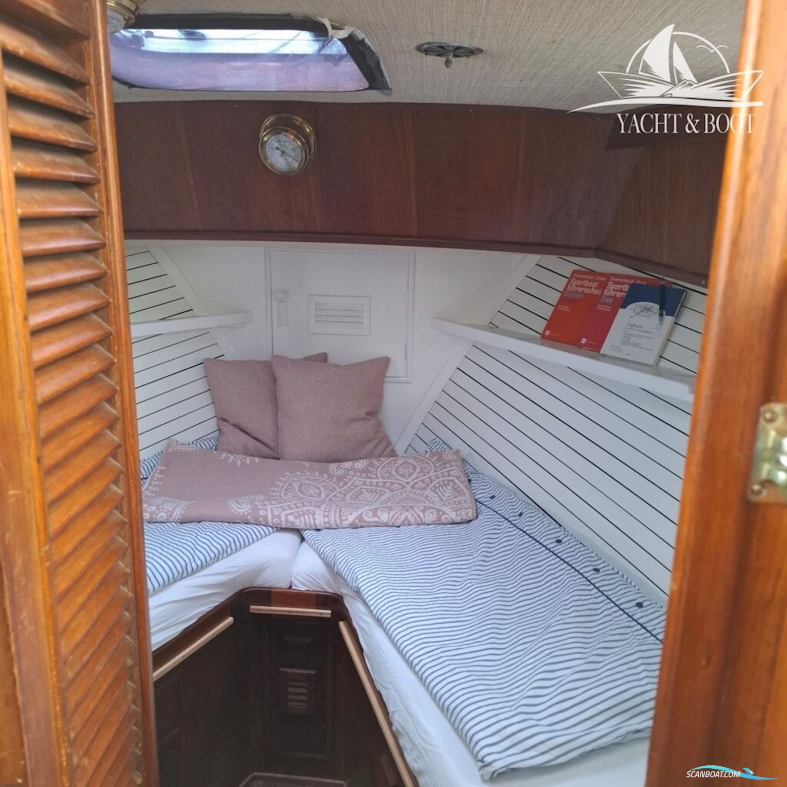 Gladstone Lyall & Co Aquila Queen Trawler 35