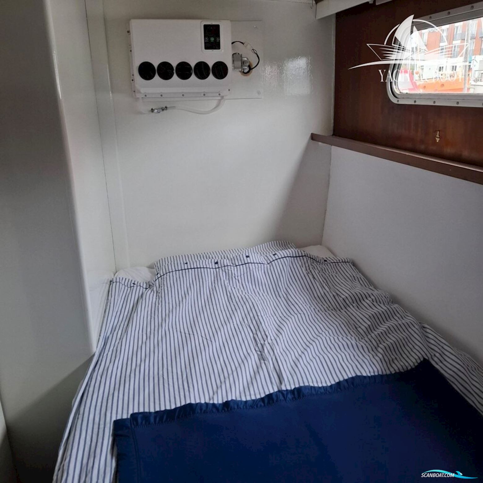 Gladstone Lyall & Co Aquila Queen Trawler 35