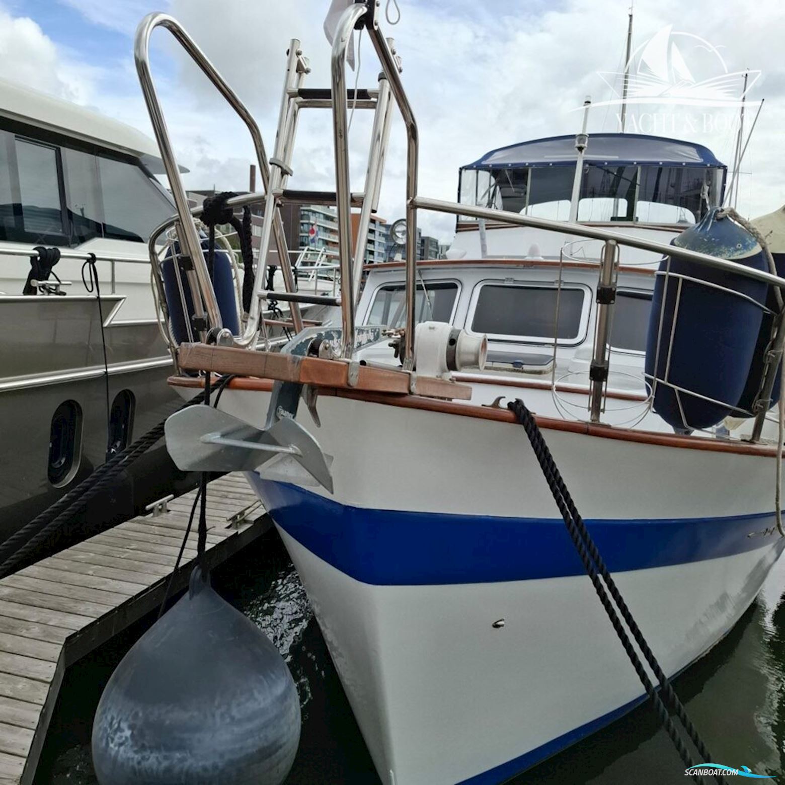 Gladstone Lyall & Co Gladstone Lyall & Co Aquila Queen Trawler 35