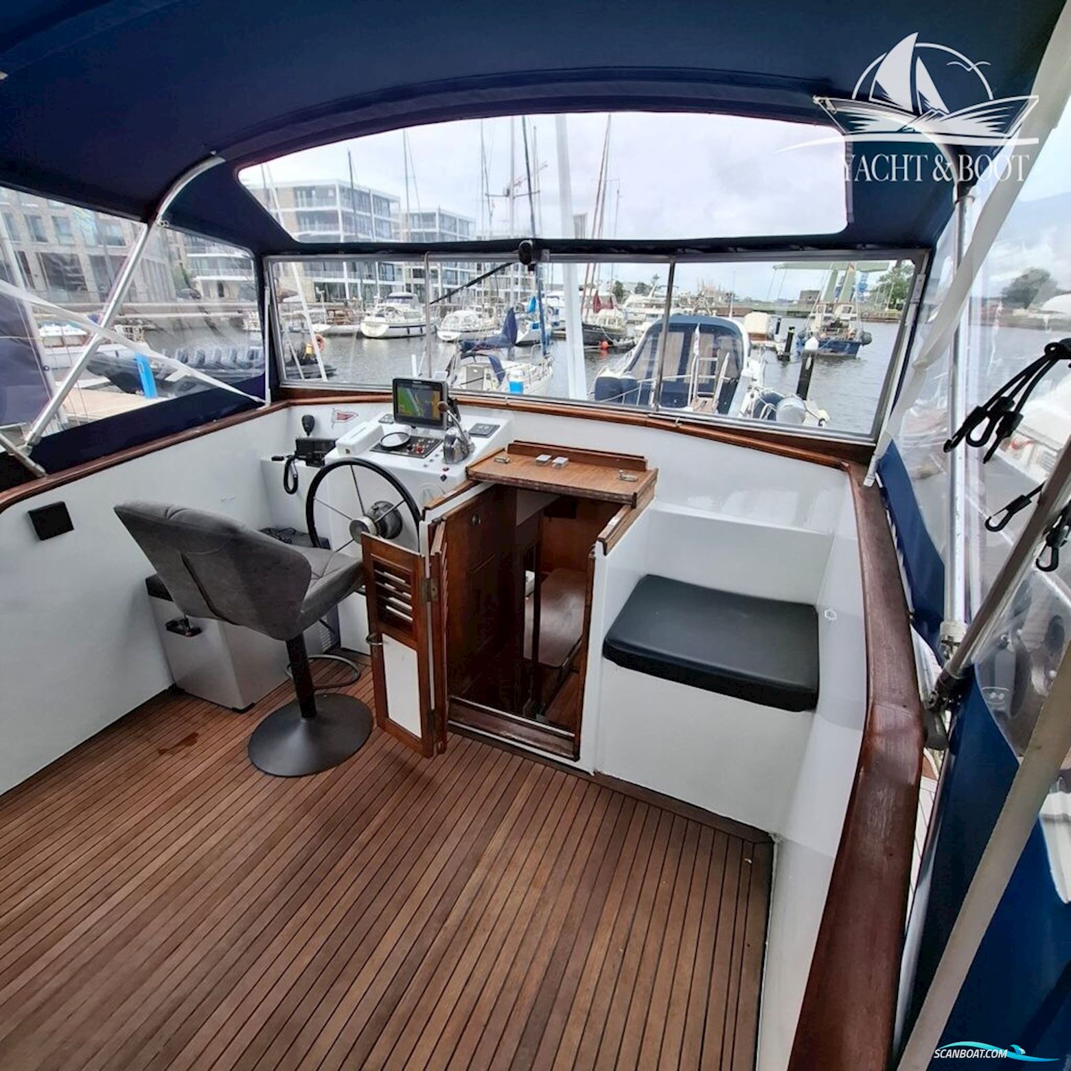 Gladstone Lyall & Co Gladstone Lyall & Co Aquila Queen Trawler 35