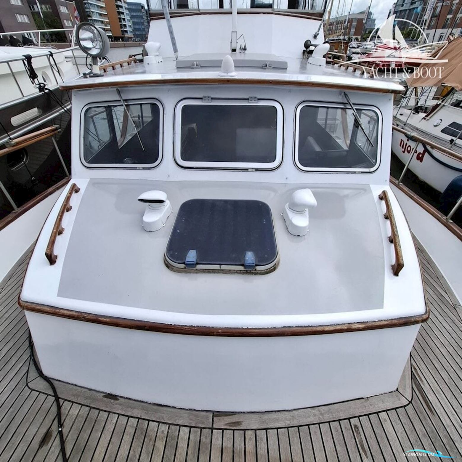 Gladstone Lyall & Co Gladstone Lyall & Co Aquila Queen Trawler 35