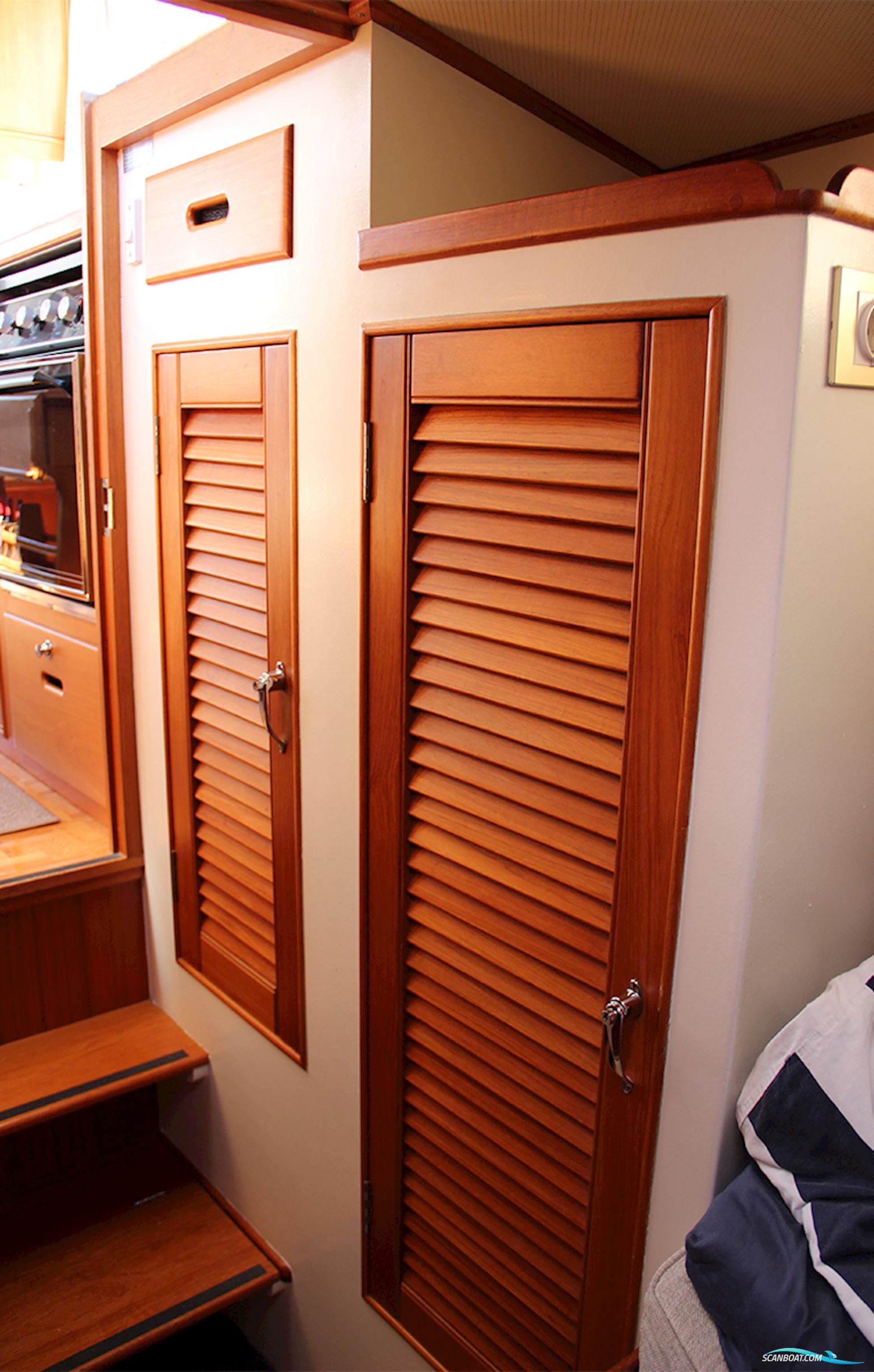 Grand Banks 32