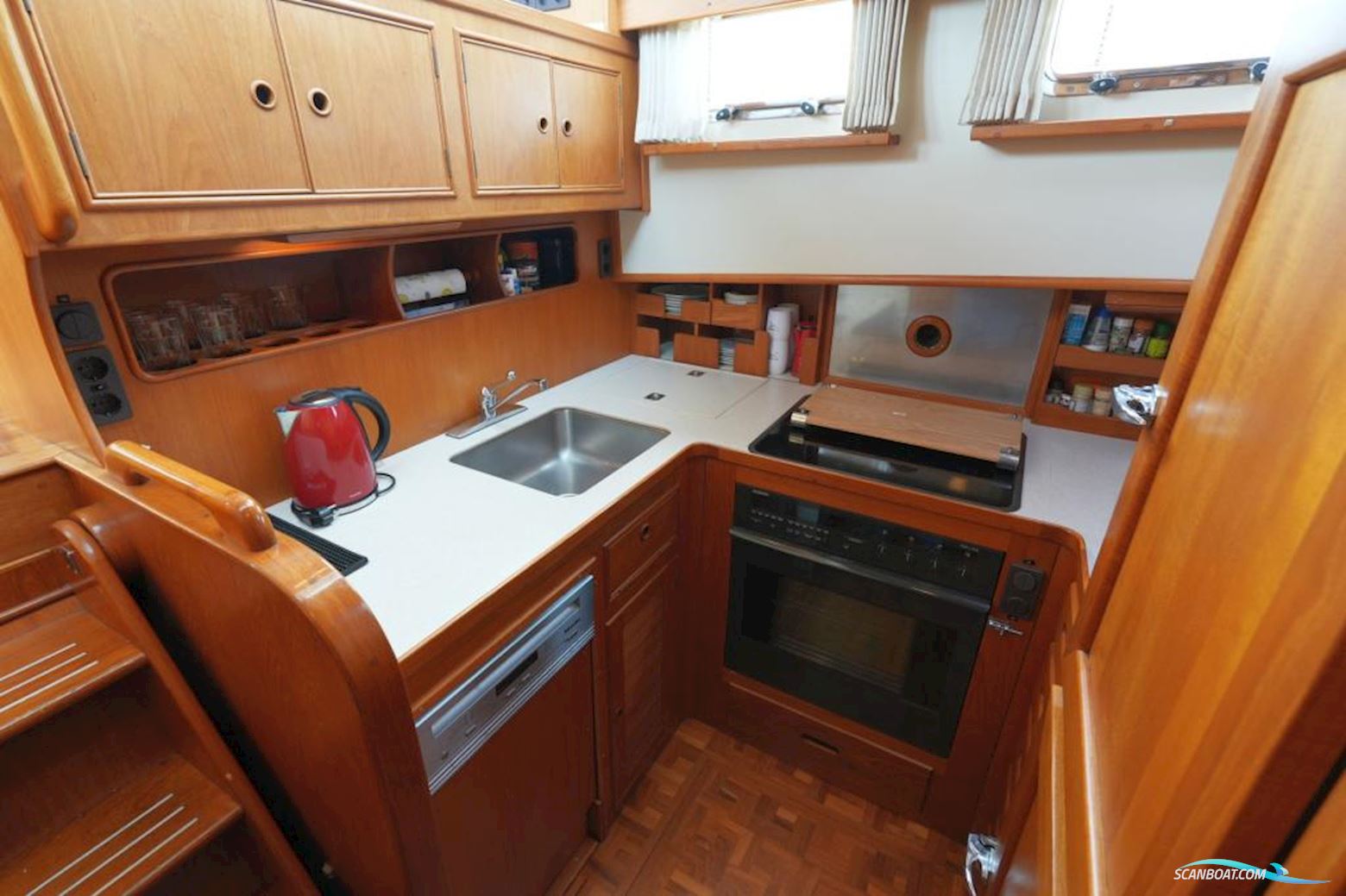 Grand Banks 46 Motor Yacht