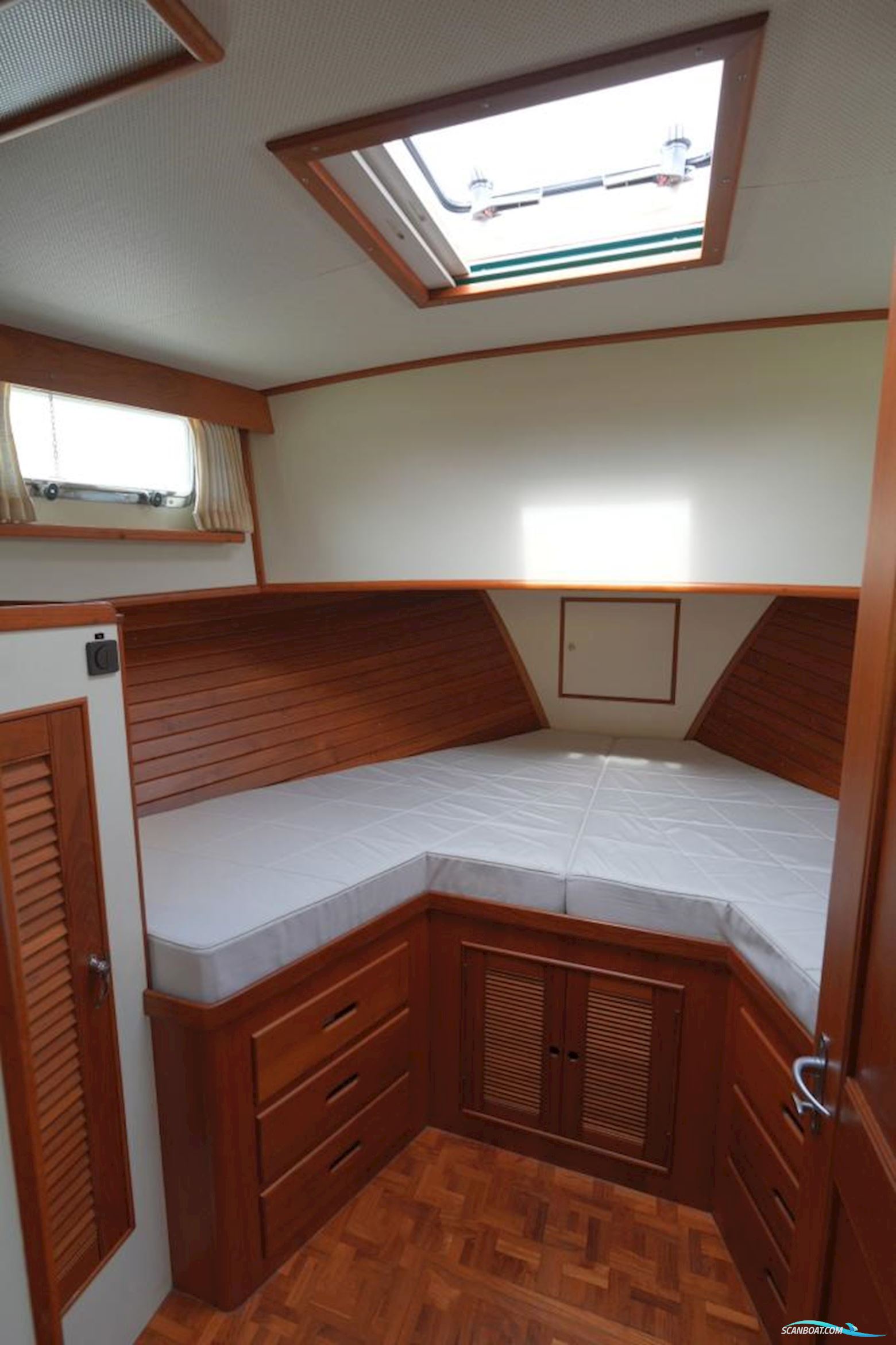 Grand Banks 46 Motor Yacht