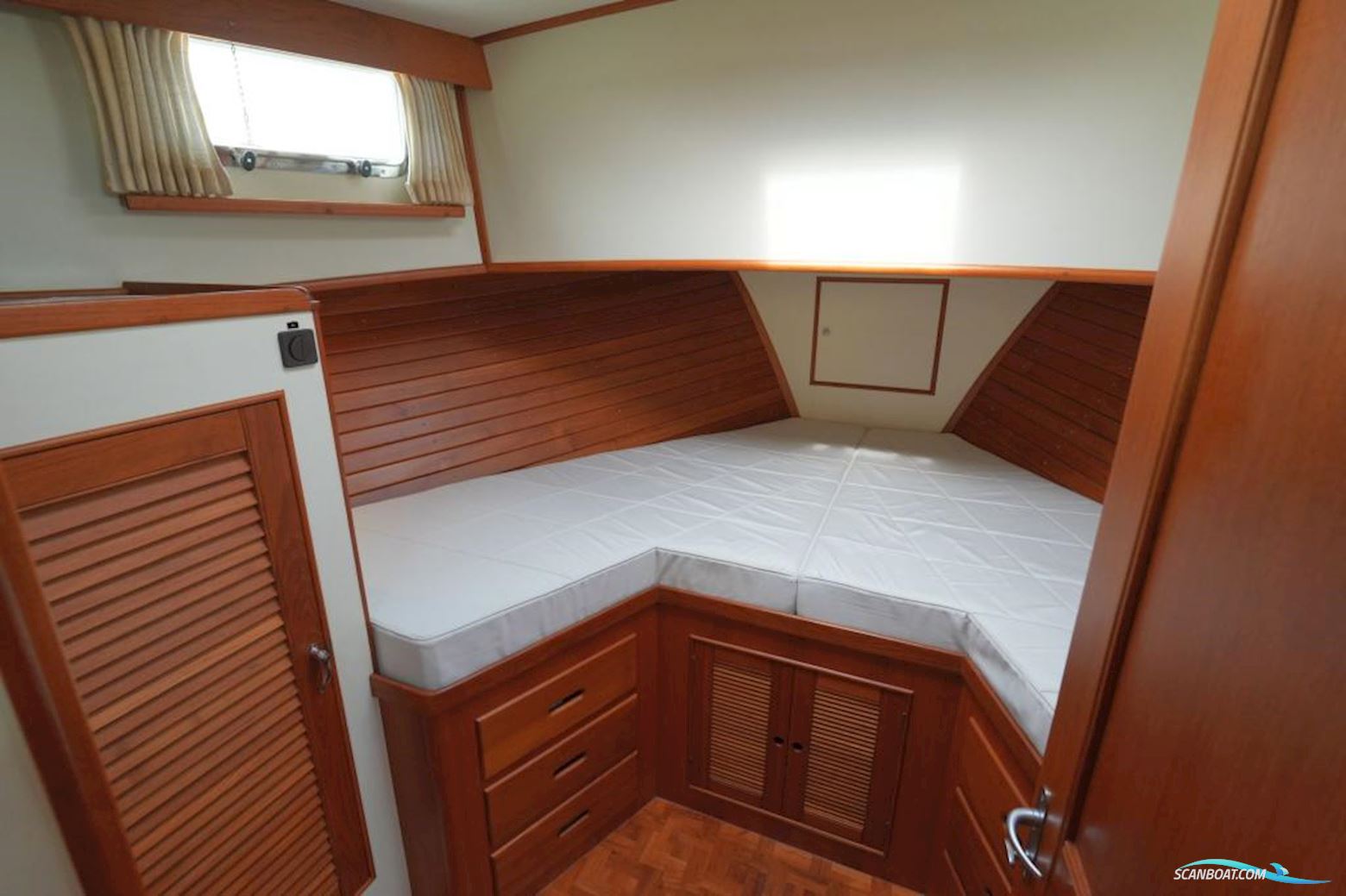 Grand Banks 46 Motor Yacht