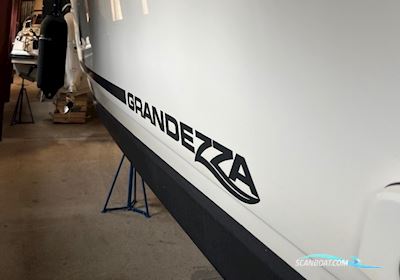 Grandezza 34 OC Motorboten 2020, met Volvo Penta D6-380Dpi motor, Sweden