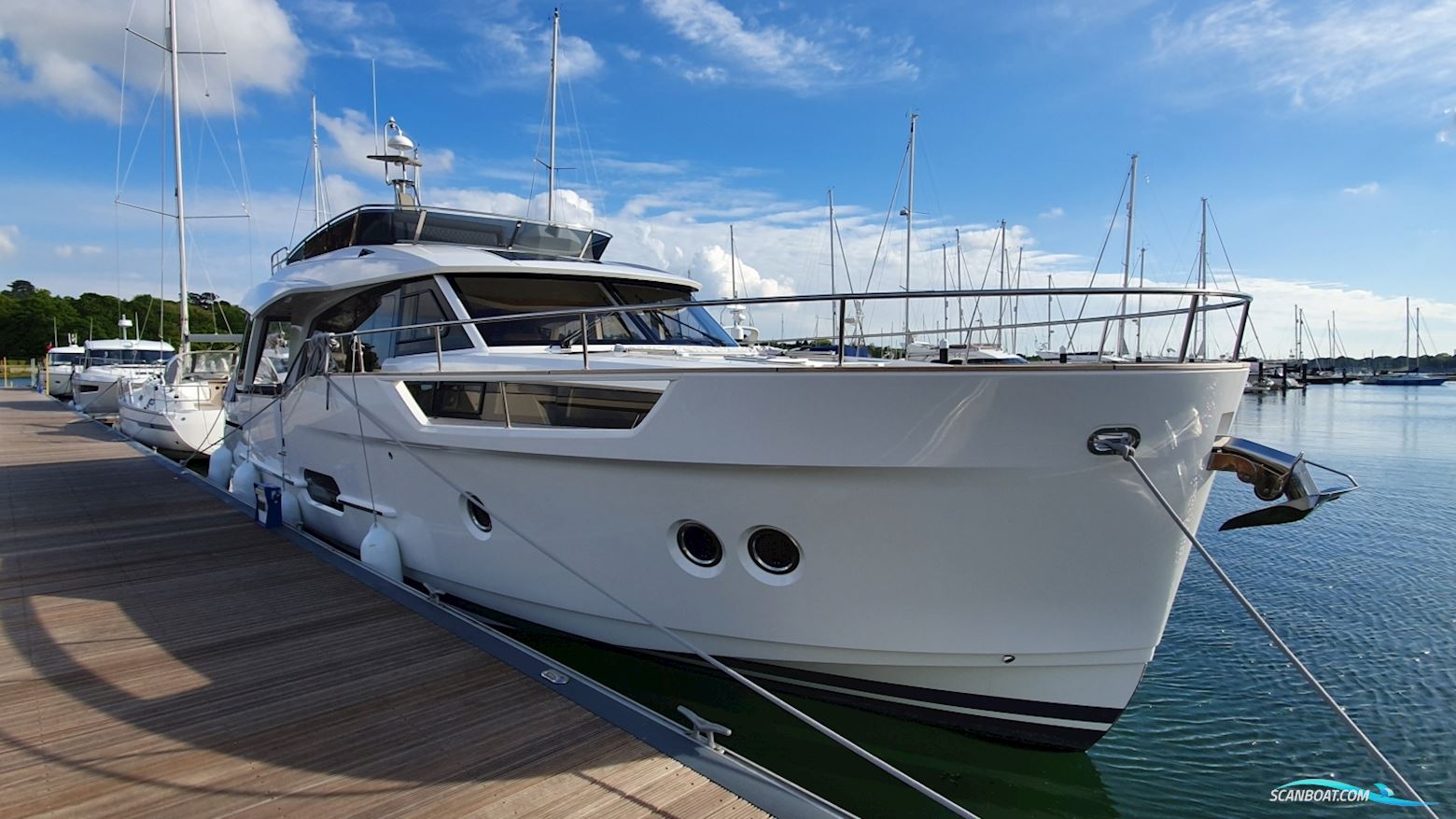 Greenline 48 Fly Motorboten 2019, met Cummins motor, United Kingdom