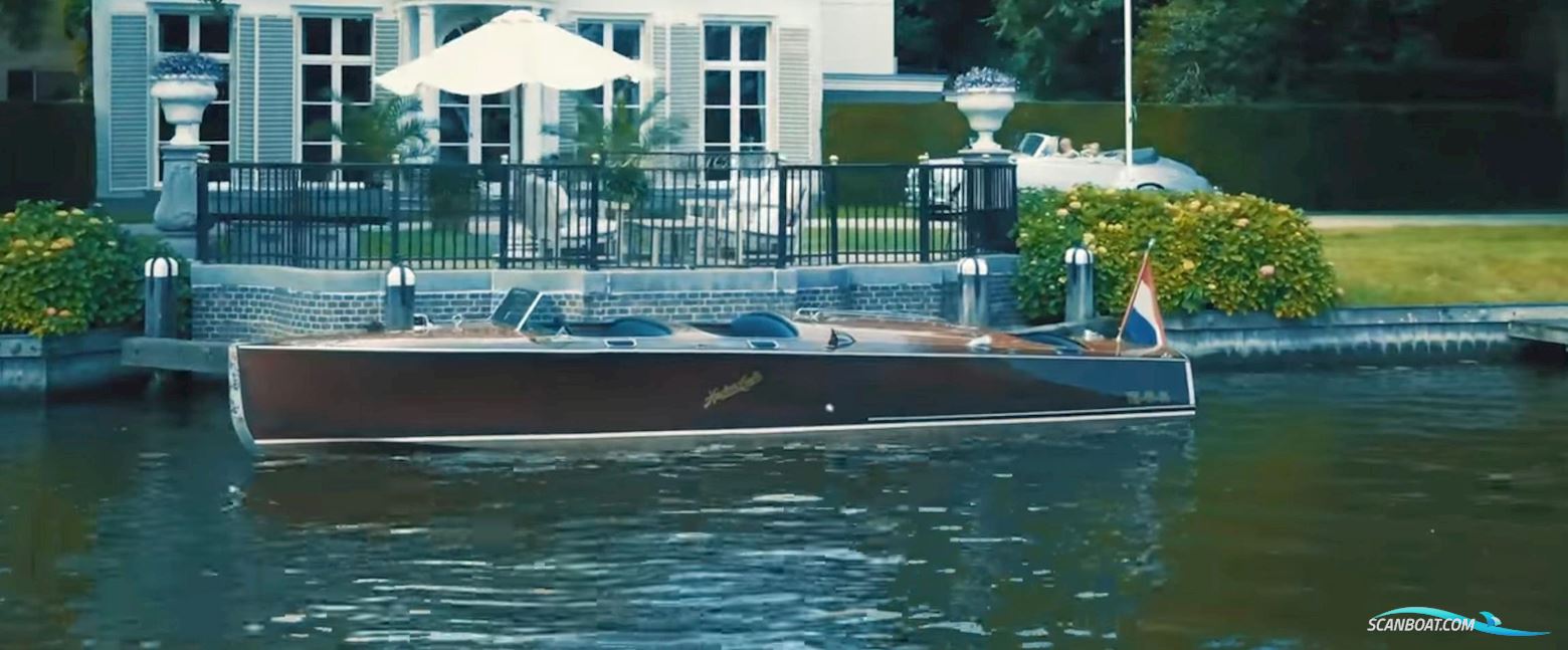 Hacker-Craft 26' Triple Cockpit Runabout