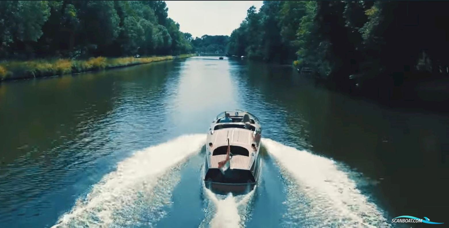 Hacker-Craft 26' Triple Cockpit Runabout