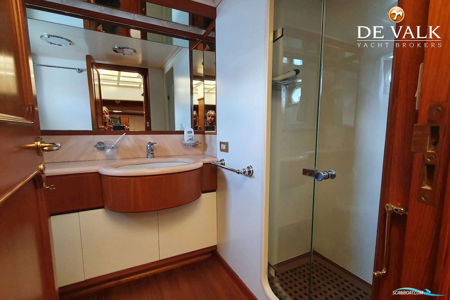 Hall Russell and Co Navetta