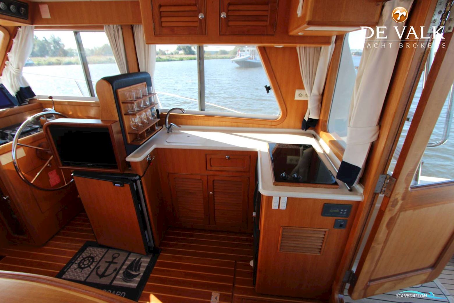 Halvorsen 32 Gourmet Cruiser