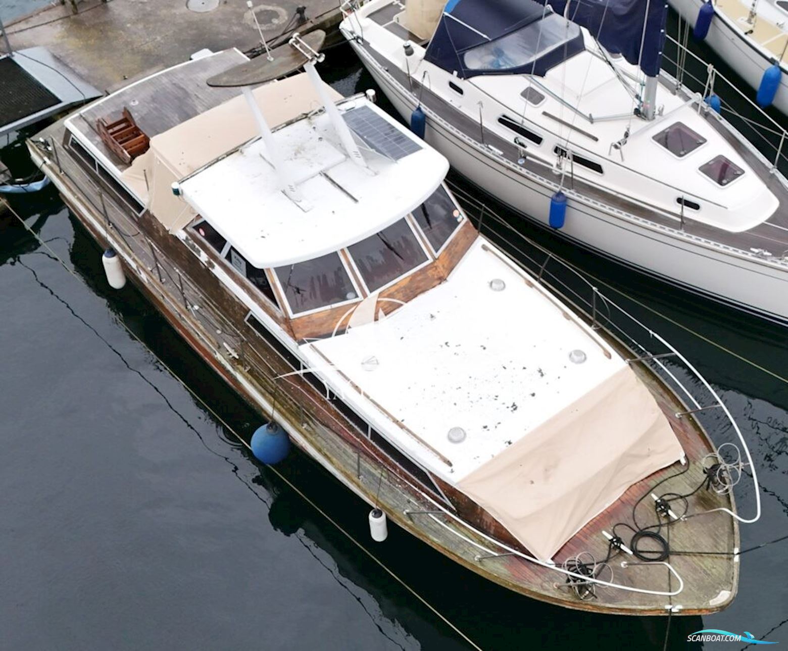 Hansen & Arnutzen Norway Hansen & Arnutzen Norway Mahogany Cruiser Motorboten 1972, met Cummins motor, Duitsland