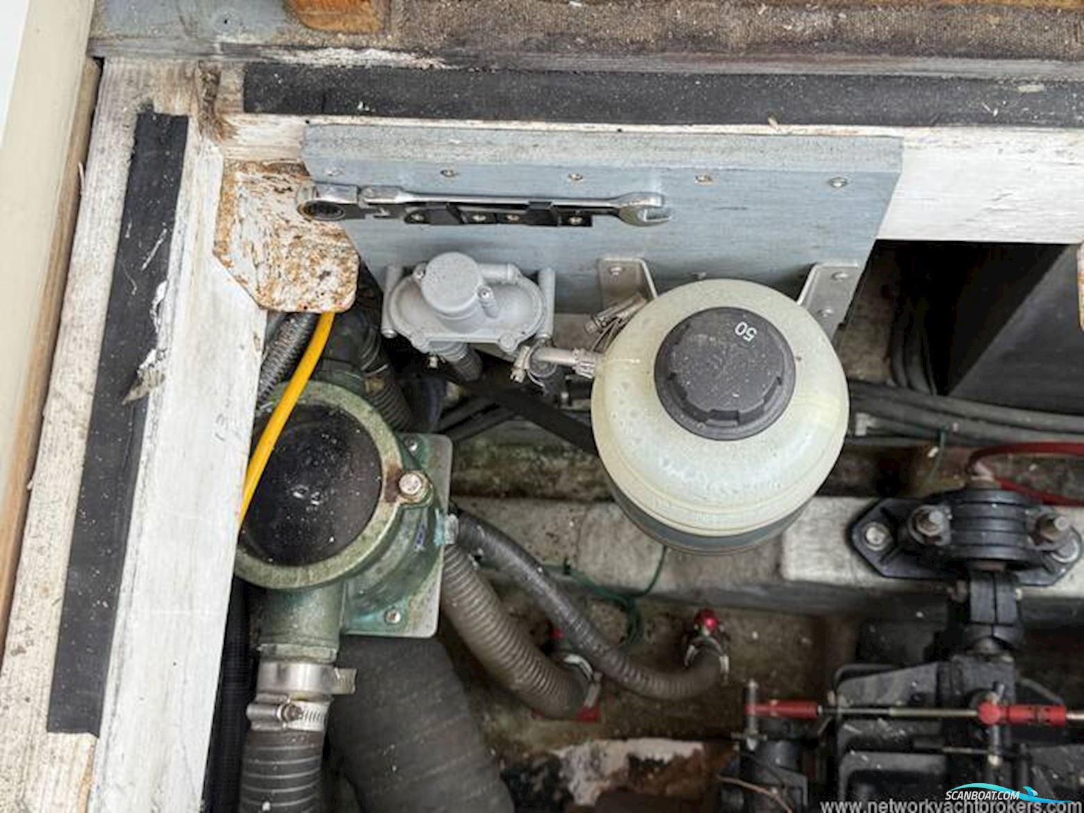 HARDY MARINE 32 Commander