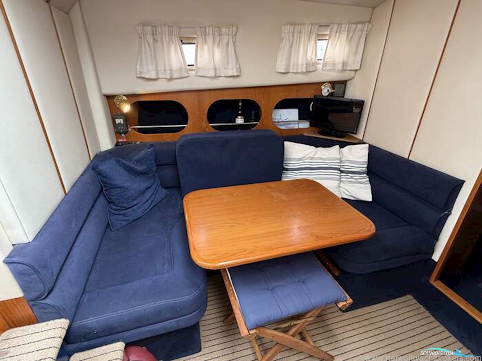Hardy Marine 32 Commander