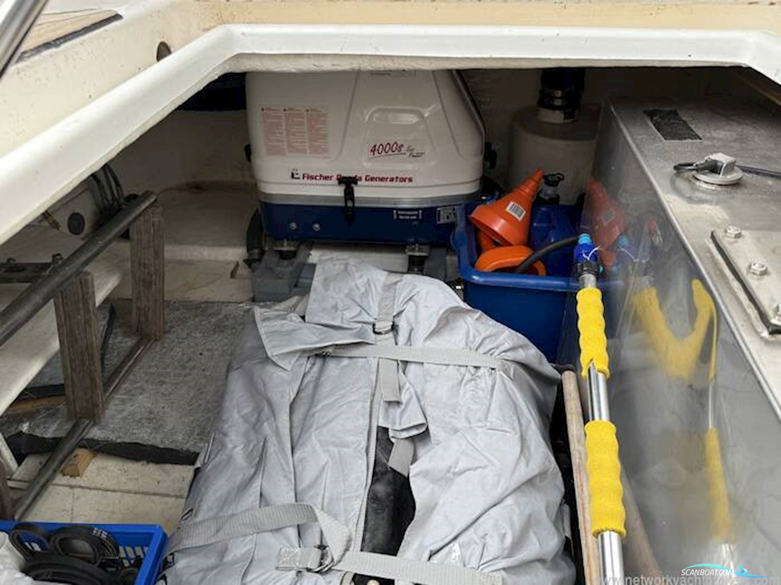 Hardy Marine 32 Commander